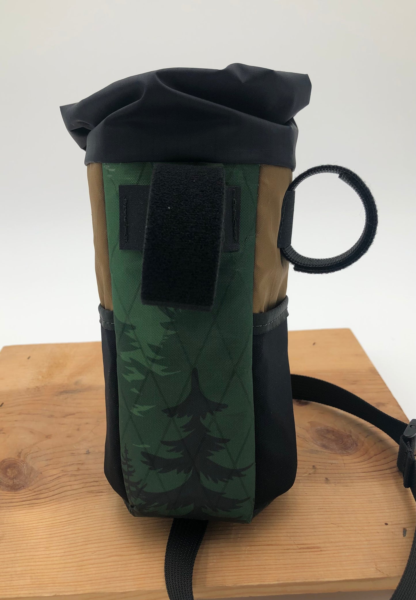 **Ready to ship** Coyote brown/Pantone/green trees feed bag (missing logo)