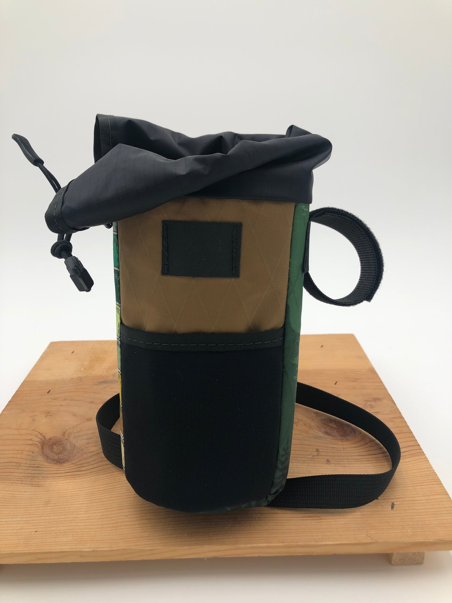 **Ready to ship** Coyote brown/Pantone/green trees feed bag (missing logo)