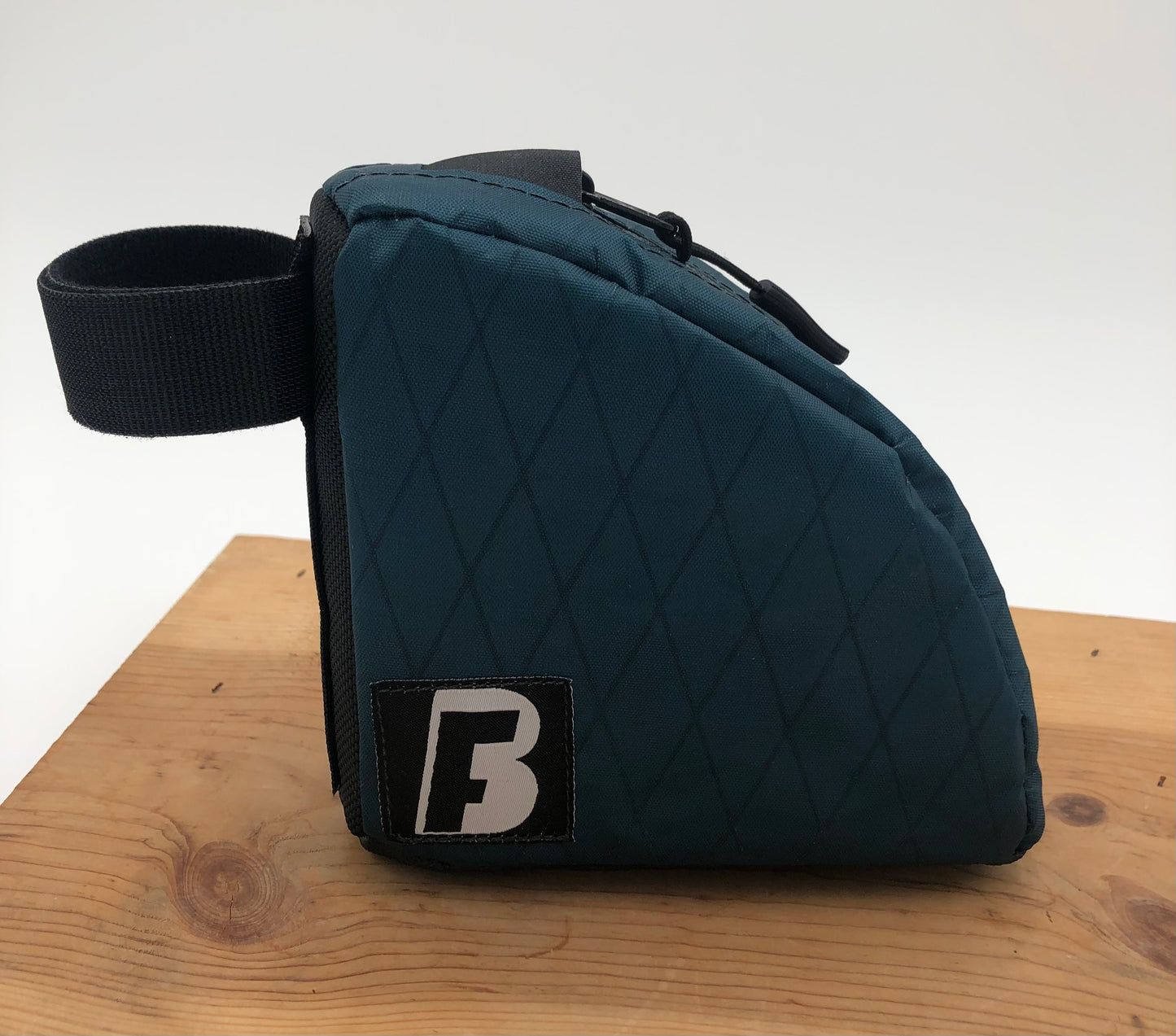 **Ready to ship now** Blue Saddledown bag