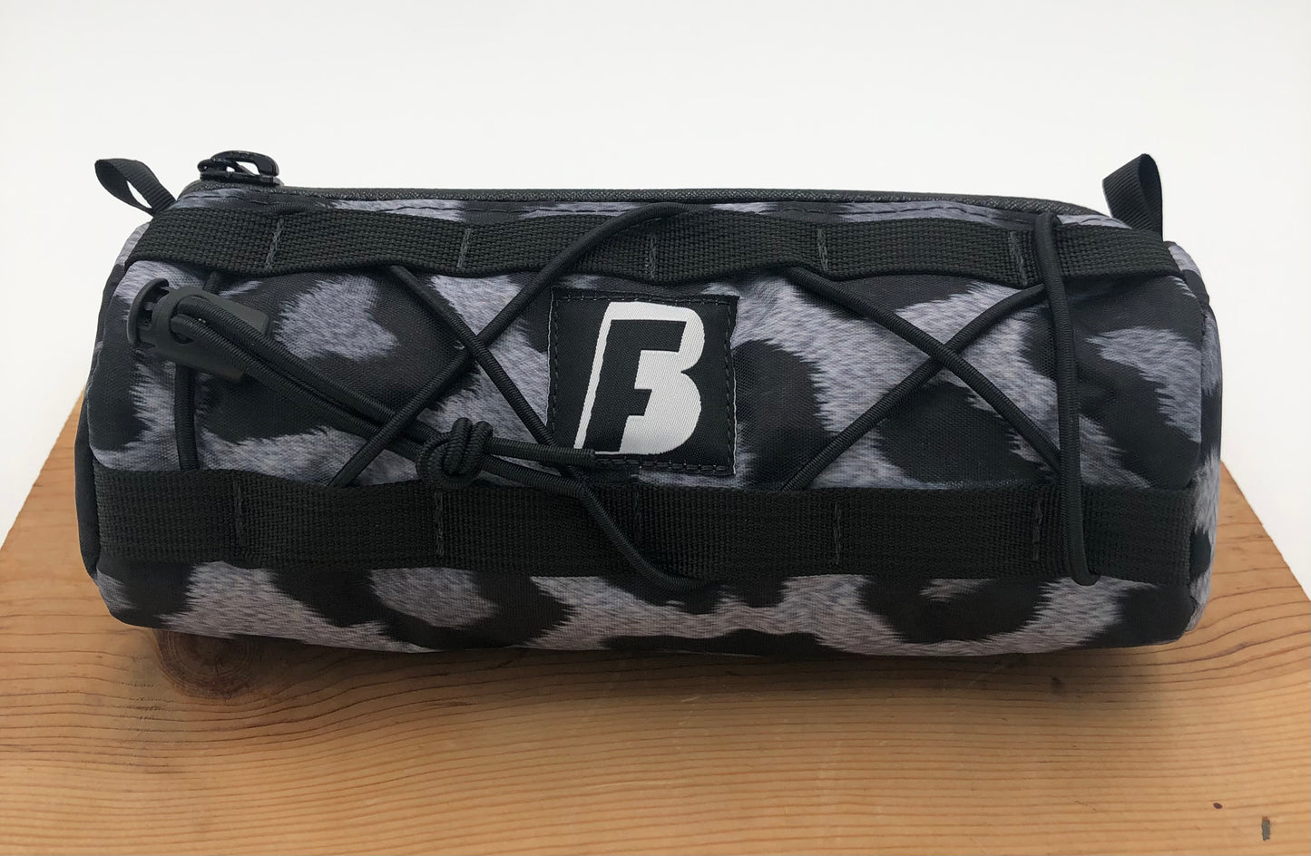 **Ready to Ship now** Snow Leopard Handlebar bag