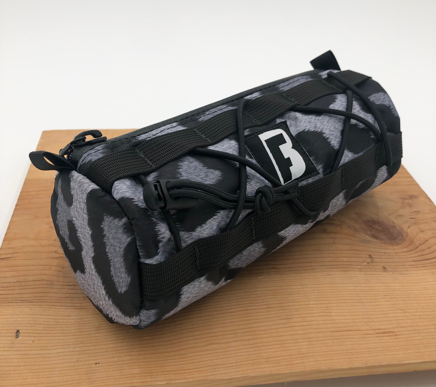 **Ready to Ship now** Snow Leopard Handlebar bag