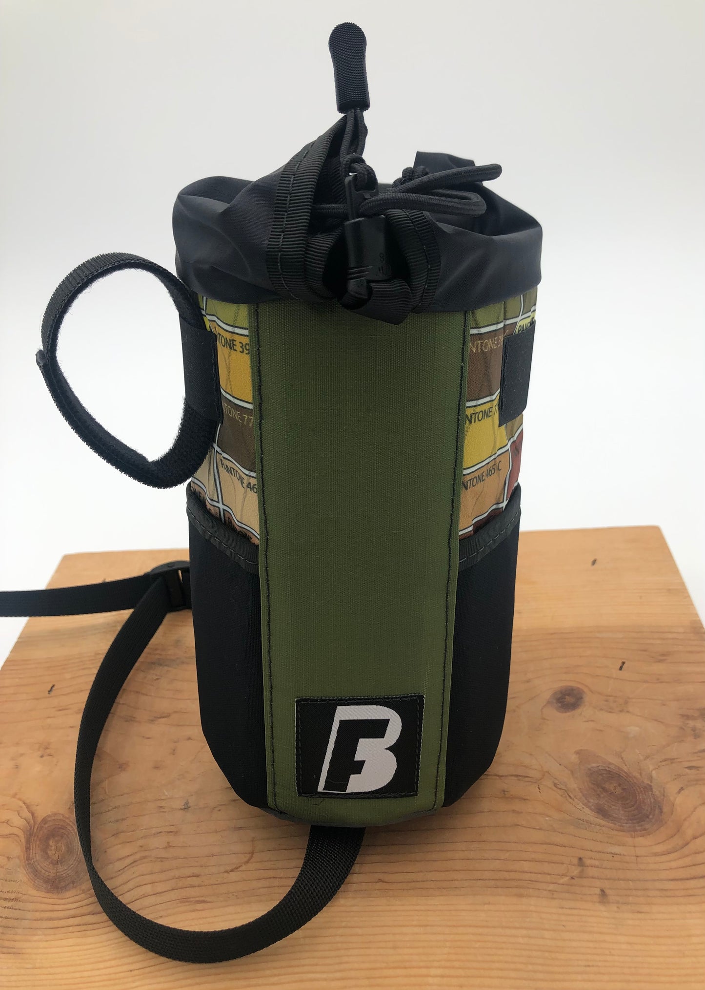 **Ready to ship now** Green/Pantone/gray feed bag